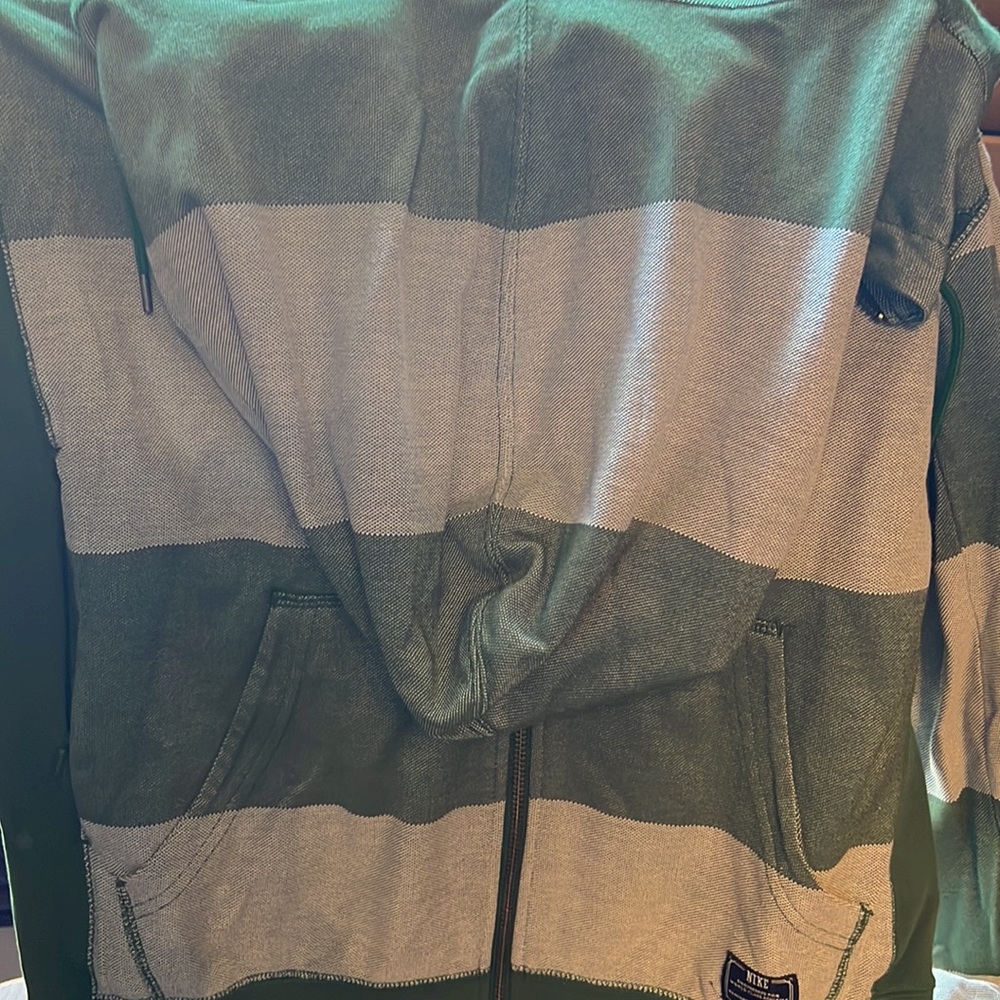 Nike Dri-fit zip front jacket. - Picture 11 of 12